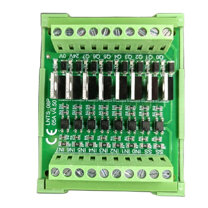 How does the 8-way dc pnp output amplifier board protect the circuit system?